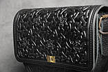 Ексклюзивна напівкругла чорна жіноча сумочка через плече, тиснений авторський візерунок, фото 6