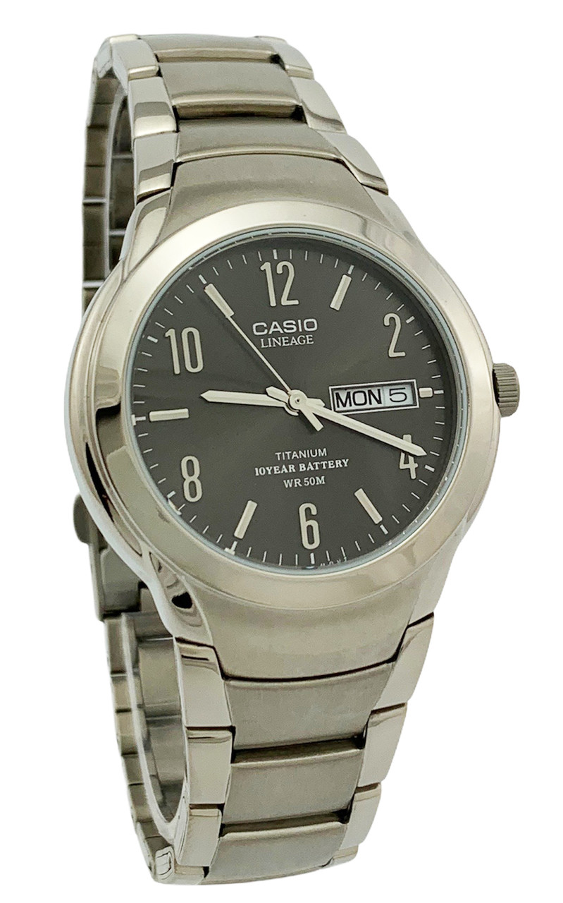 Годинник чоловічий Casio LIN-172-8AVEF титановий
