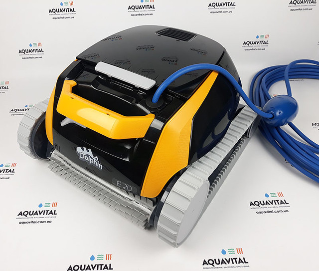 роботизированный пылесос Dolphin E20, вид спереди роботизированный пылесос Dolphin E20, вид спереди
