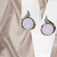 Красивые женские серебряные серьги с золотыми вставками и кахолонгом