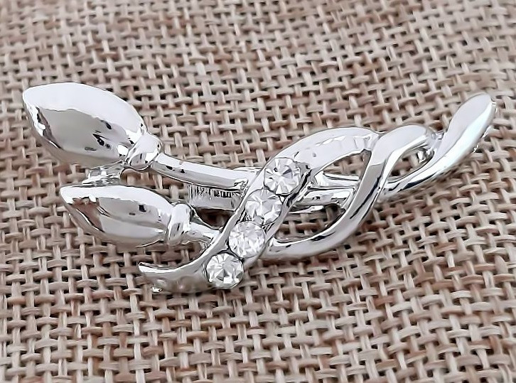 Брошка. Родій. Камені: білий циркон. Діаметр: 4 см.