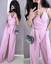 Стильний комбінезон зі штанами кльош верх на бретельці з декольте, фото 3