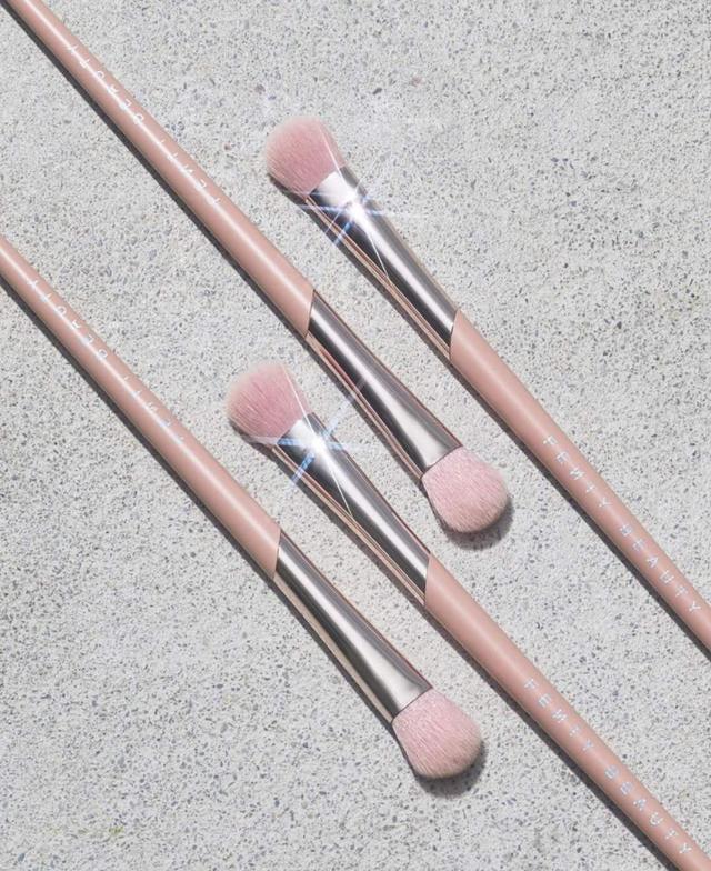  Fenty Beauty All-Over Eyeshadow Brush 200