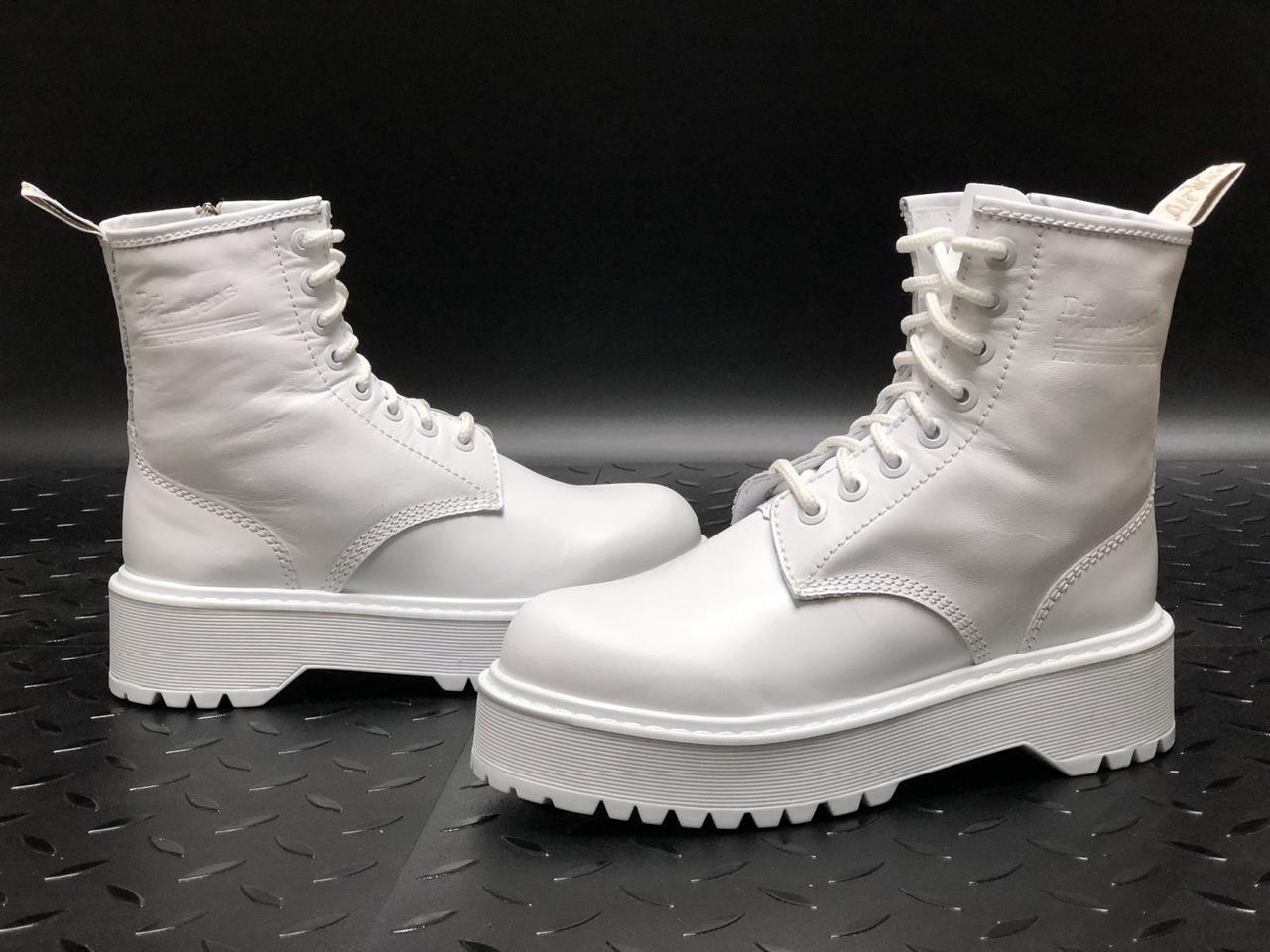 Жіночі боти Dr. Martens Jadon. Черевики для дівчат без хутра демісезонні Мартинсы Жадон білі високі, фото 1