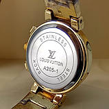Жіночий кварцевий наручний годинник Louis Vuitton А201-1 на металевому браслеті золотого кольору срібло цифербла, фото 5