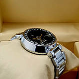 Жіночий кварцевий наручний годинник Louis Vuitton А201-1 на металевому браслеті срібного кольору чорний циферб, фото 3