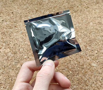 Міні-мікс сублімованих комах . "Просто додай води!" для : рептилій , їжаків , мурах , птиць , гризунів