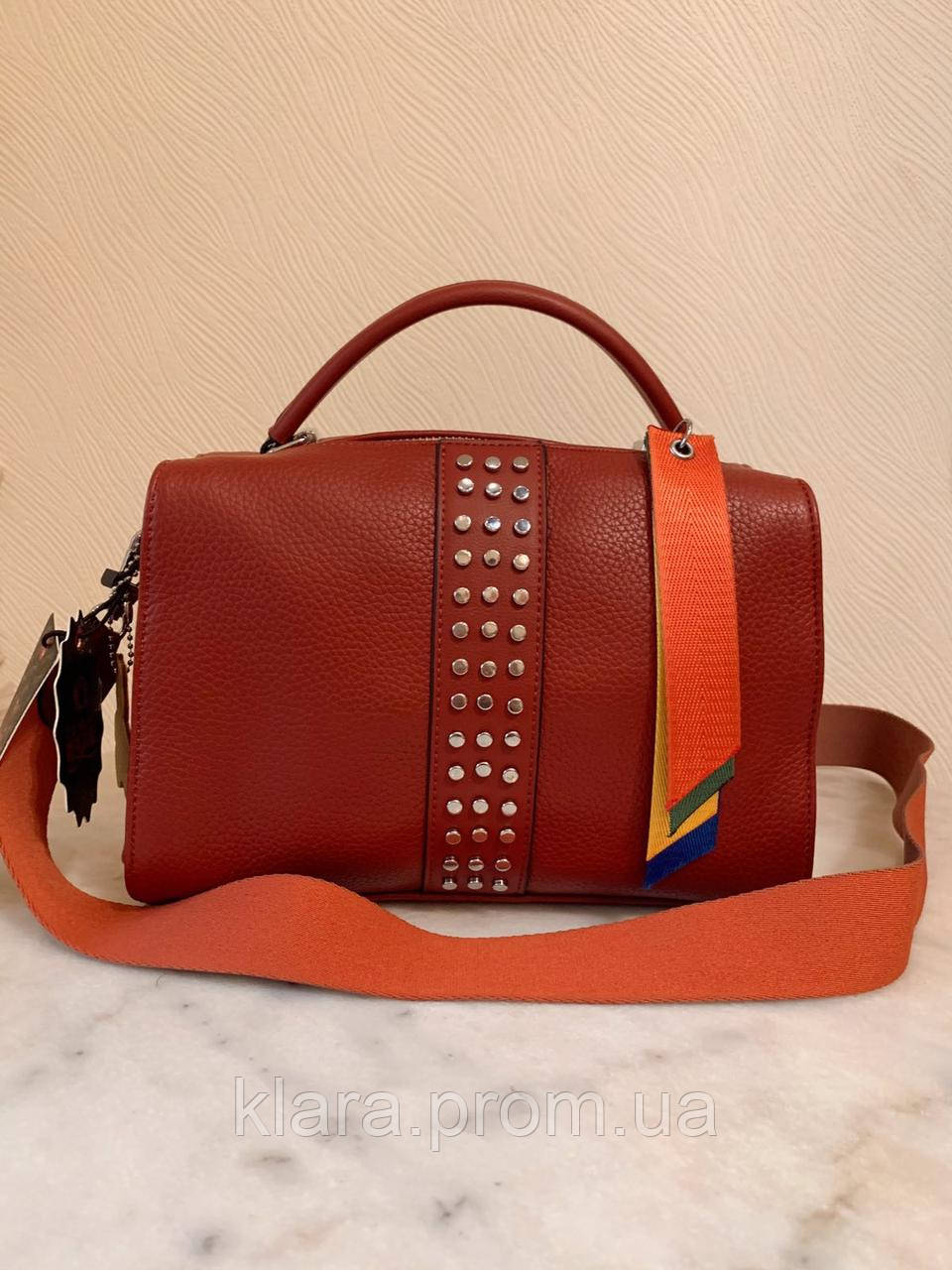 Молодежная сумка-чемоданчик женская модная яркая терракотового цвета на плечевом ремне - фото 1 - id-p847194655