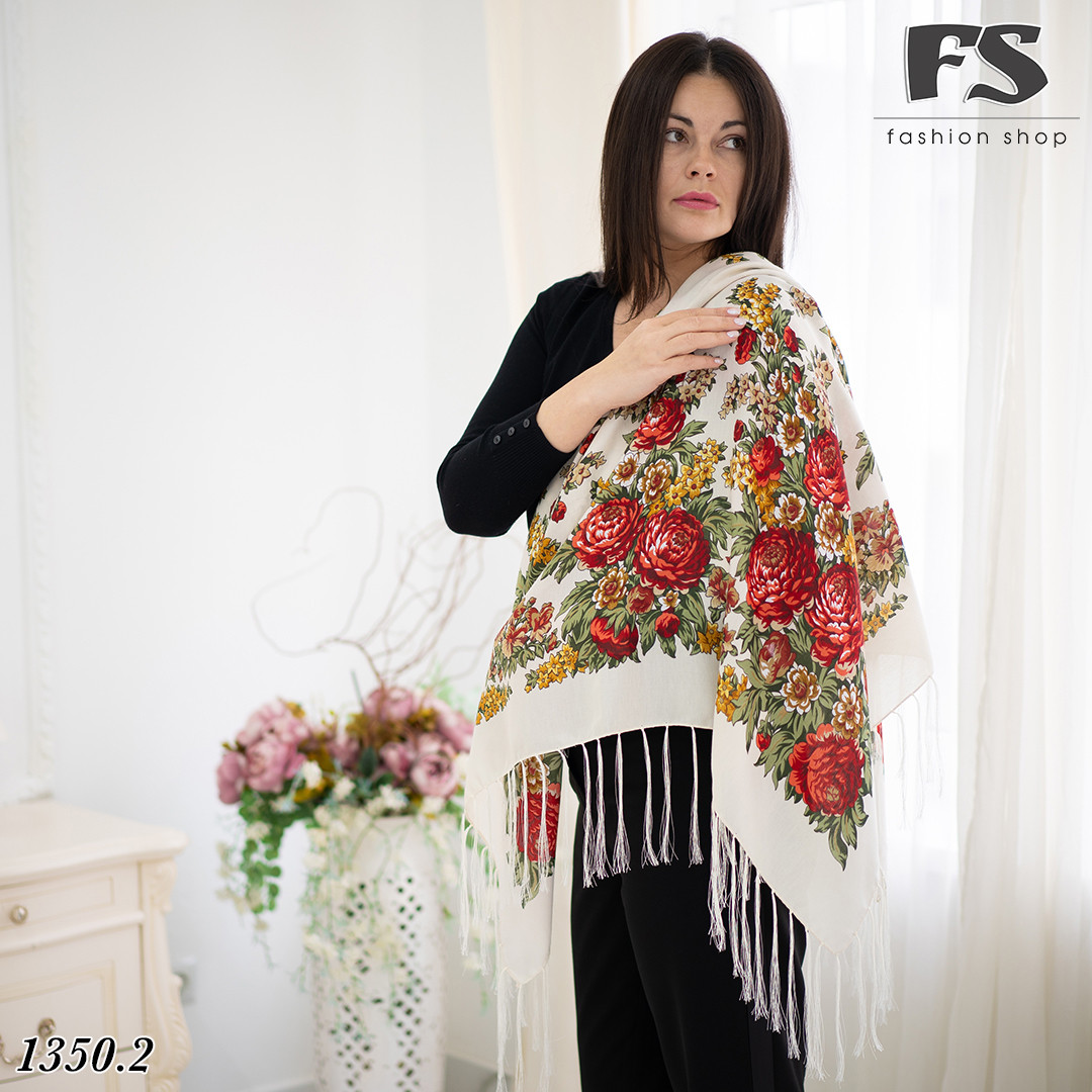 Кремова шерстяна хустина Слова любові