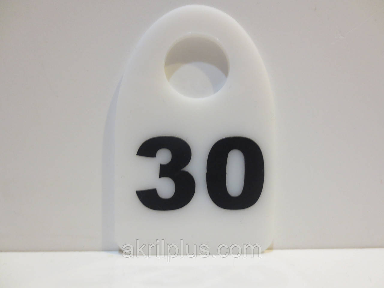 Номерки білі 45*70 мм для роздягання