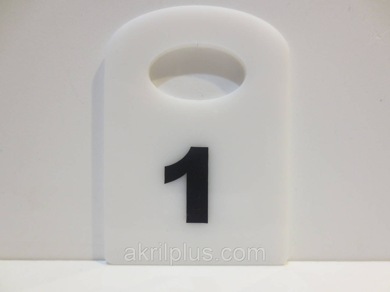 Номерки гардеробні білі 50*70 мм у роздягальню