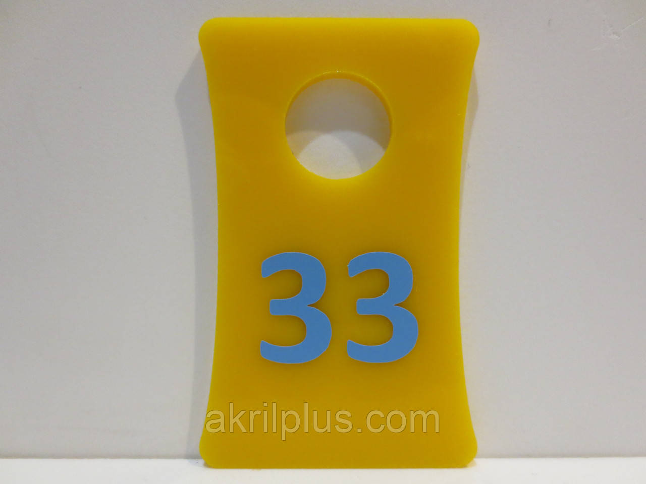 Гардеробний номер 65*40 мм жовтий