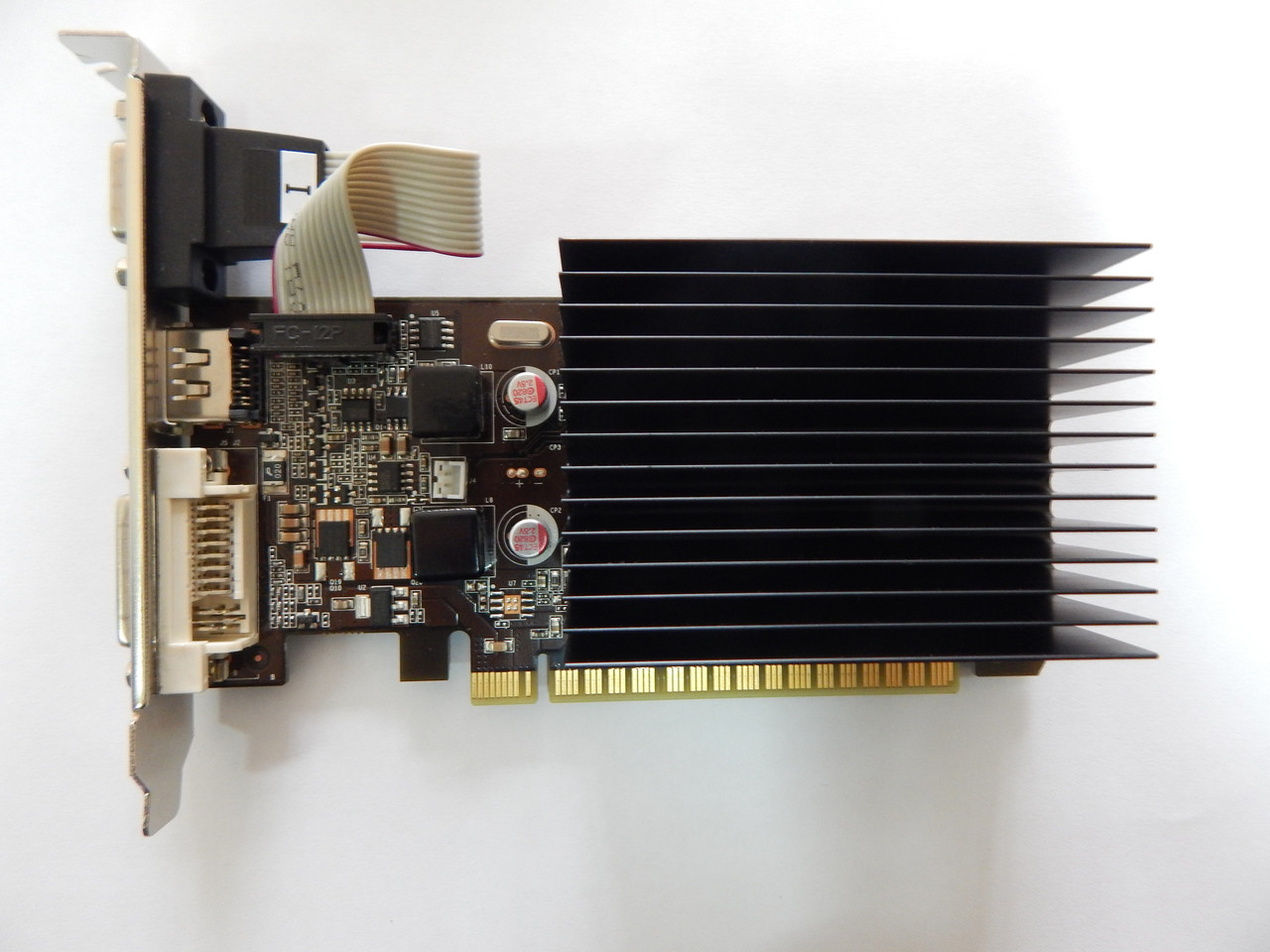 Відеокарта б/у GF210 512Mb/32bit/GDDR3 VGA, HDMI, DVI-птрозниця/праця з 2 моніторами