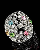 Сверкающее кольцо с чуткими блистательными камнями. 19 размер
