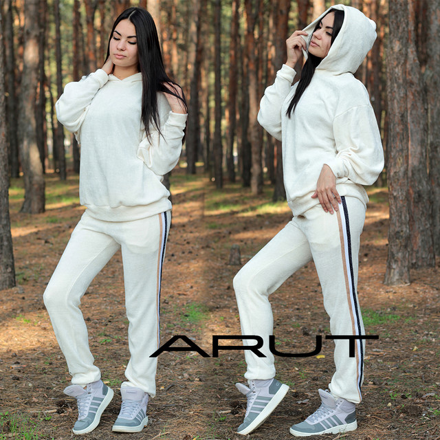 Женский спортивный костюм на осень под горло