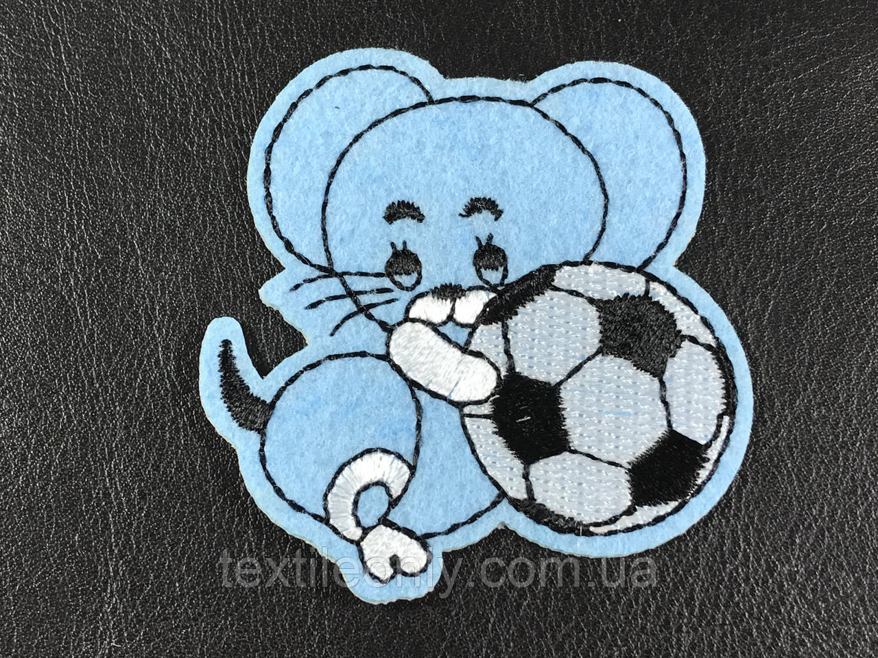Нашивка Мишка з м'ячиком 60х60 мм