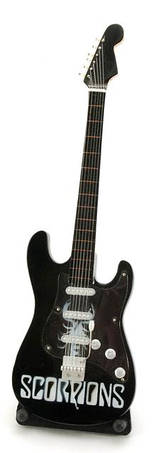 Мініатюри музичних інструментів з дерева. Індонезія