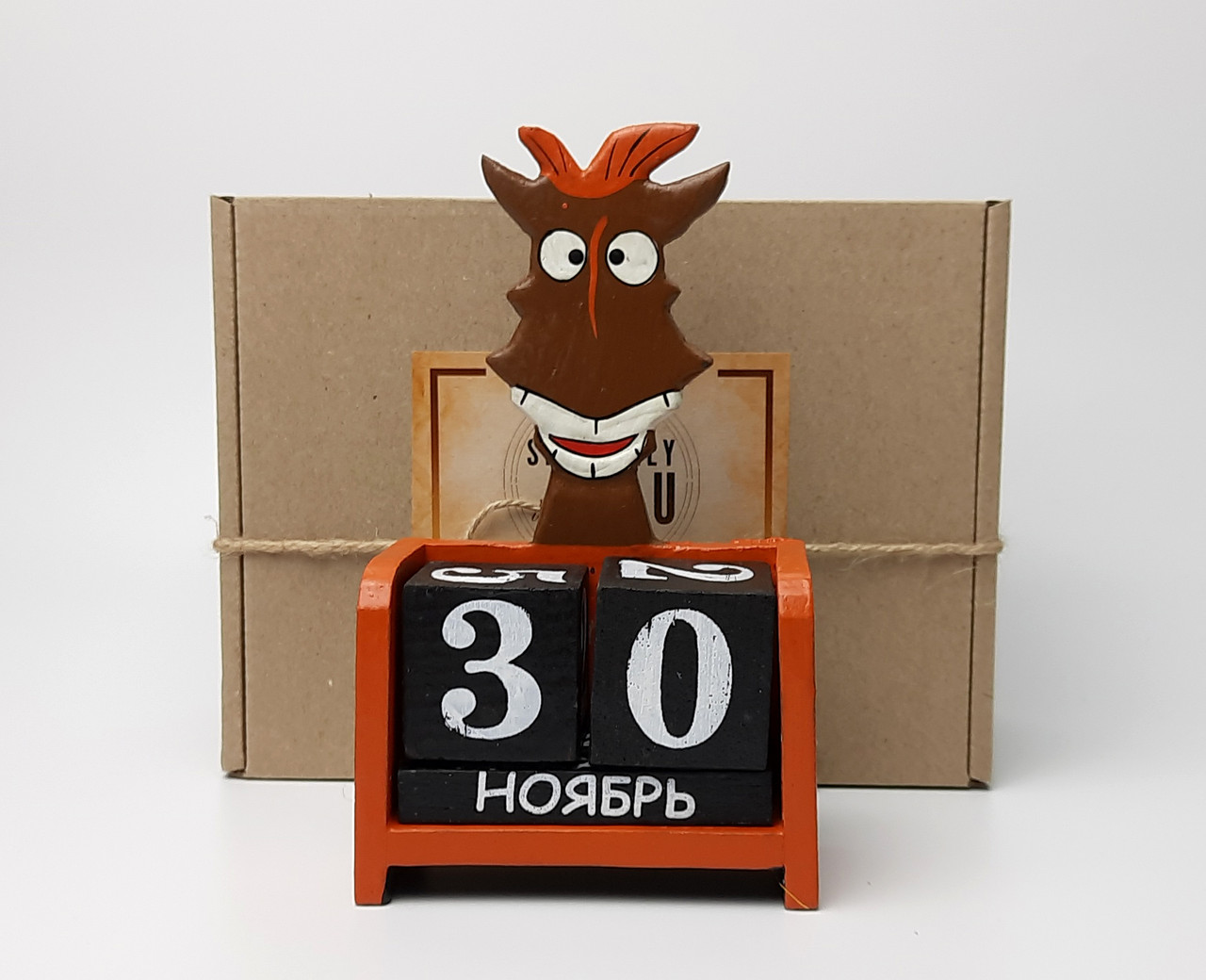 Новорічний подарунок "Кінь не просто так": дерев'яний вічний календар - Символ часу і циклічності життя