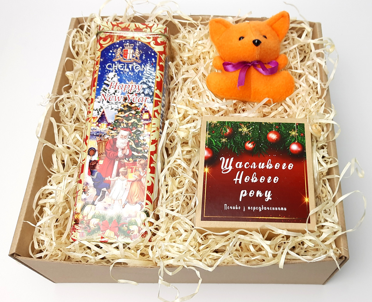 Бокс новорічний "Щастя приносить Лисеня": новорічне печиво з передбаченнями, набір чаю, лисеня-талісман