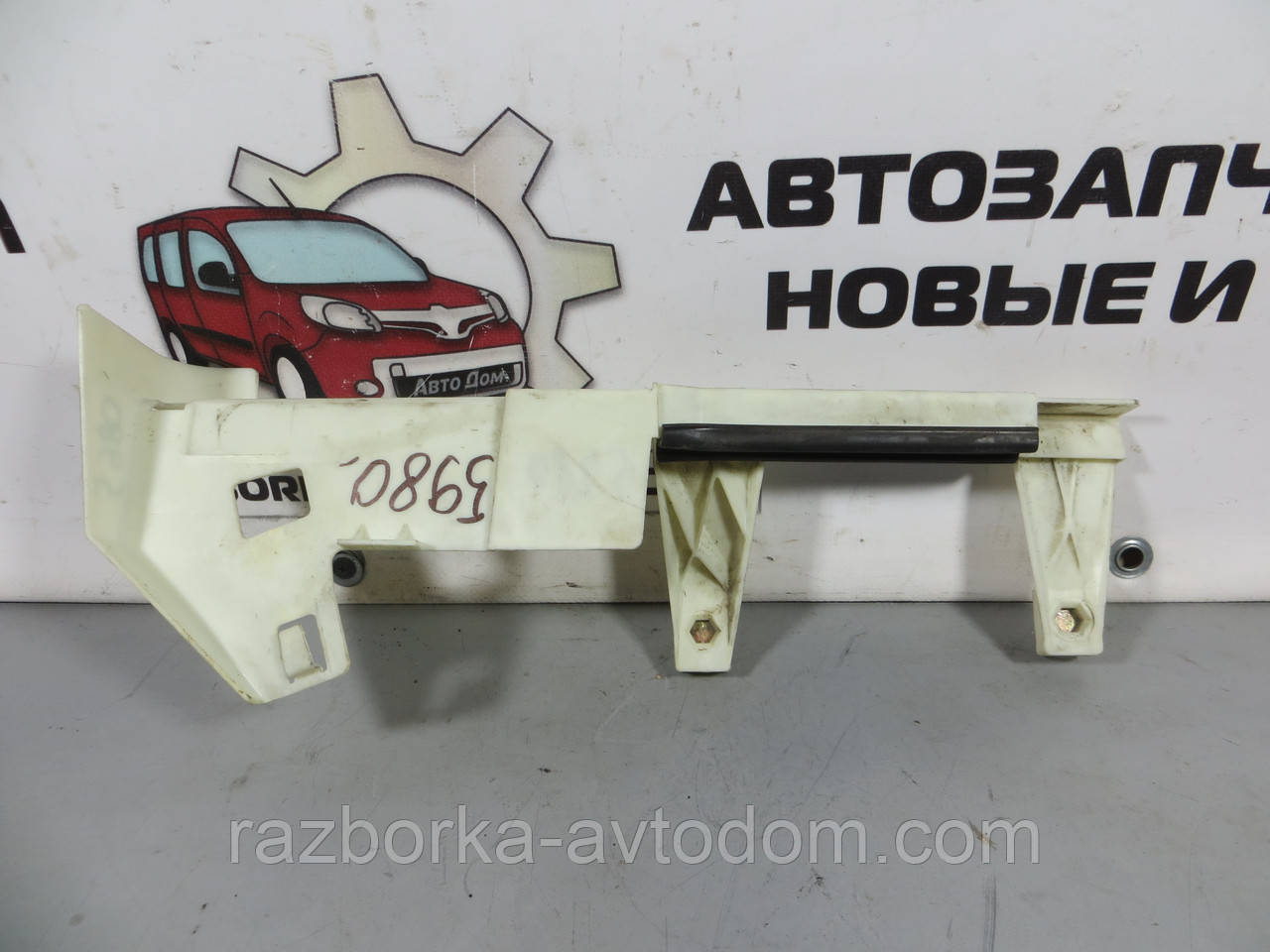 Напрямна рейка скла передніх лівих дверей Peugeot 307 (2001-2008) ОЕ: 9634457980