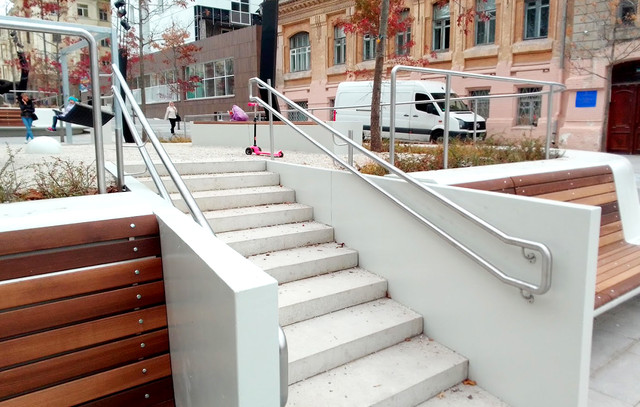 Де замовити поручні дворівневі в Україні Виробництво і монтаж подвійних поручнів