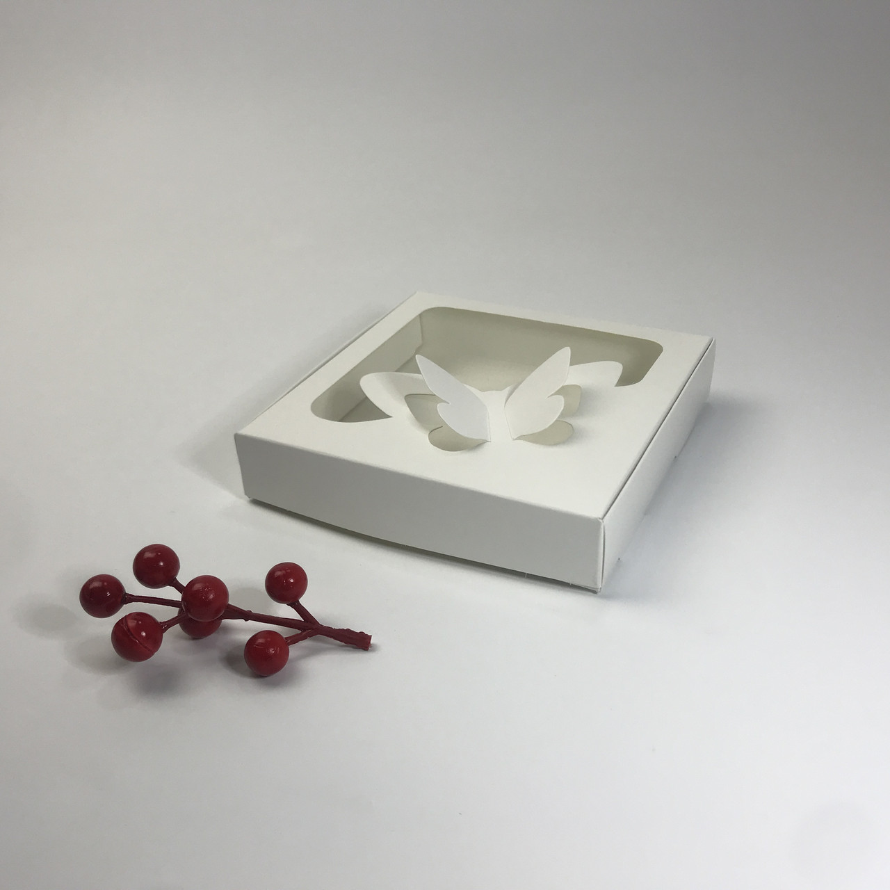 Коробка для пряника, 150*150*30 мм, з вікном "метелик", біла, фото 1