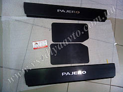 Накладки на пороги Mitsubishi PAJERO WAGON з 2005 р. (carbon)