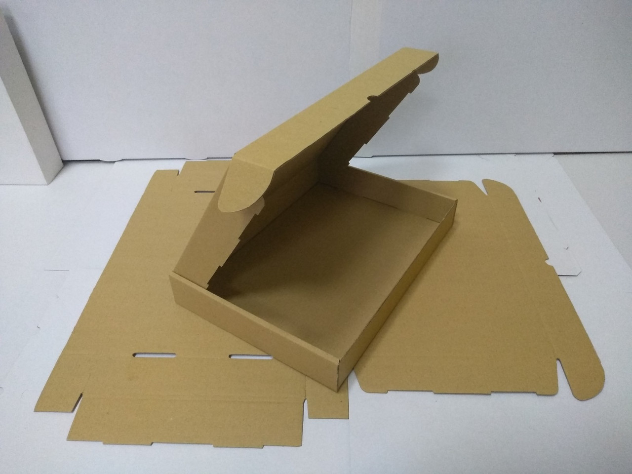 Коробка картонна 34х24х5 (см) 1 кг бура. Коробки для пошти 340 х 240 х 50 мм