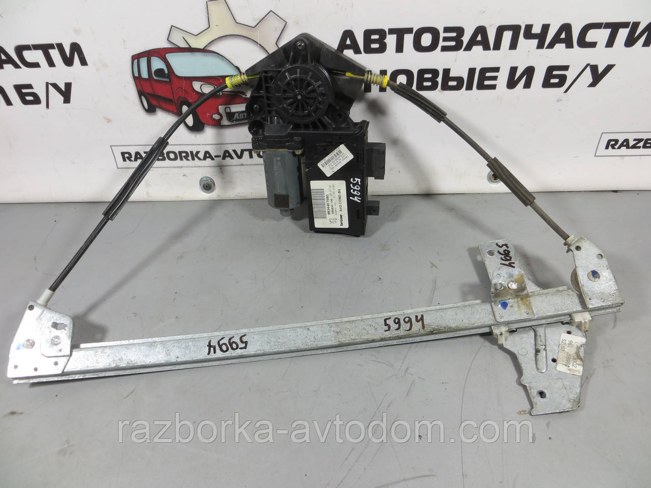 Стеклопод'емник передній лівий передній електро Peugeot 307 (2001-2008) Е: 0130821767