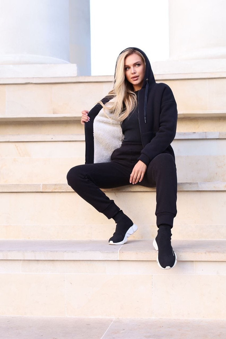 Зимовий спортивний костюм на овчині чорного кольору від YuLiYa Сһимасһепко