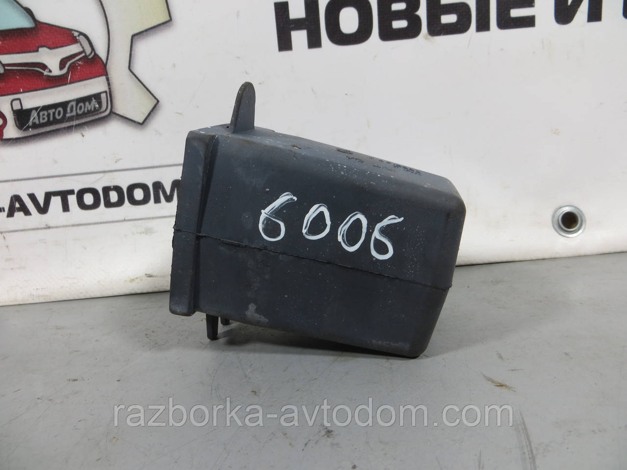 Кожух (гумка) обмежувача дверей передньої Peugeot 307 (2001-2008) ОЕ: 035b147