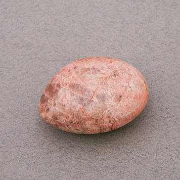 Сувенірний камінь інтер'єрний Селеніт галтівка ціна за 100 грам