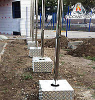 Флагштоки зовнішні з нержавійки з установкою на металевій тумбі