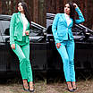 Жіночий класичний брючний костюм у яскравих кольорах, фото 4