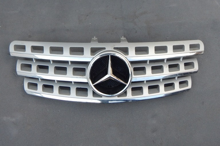 Решітка Решітка радіатора Mercedes ML W 164 2006-2012рр