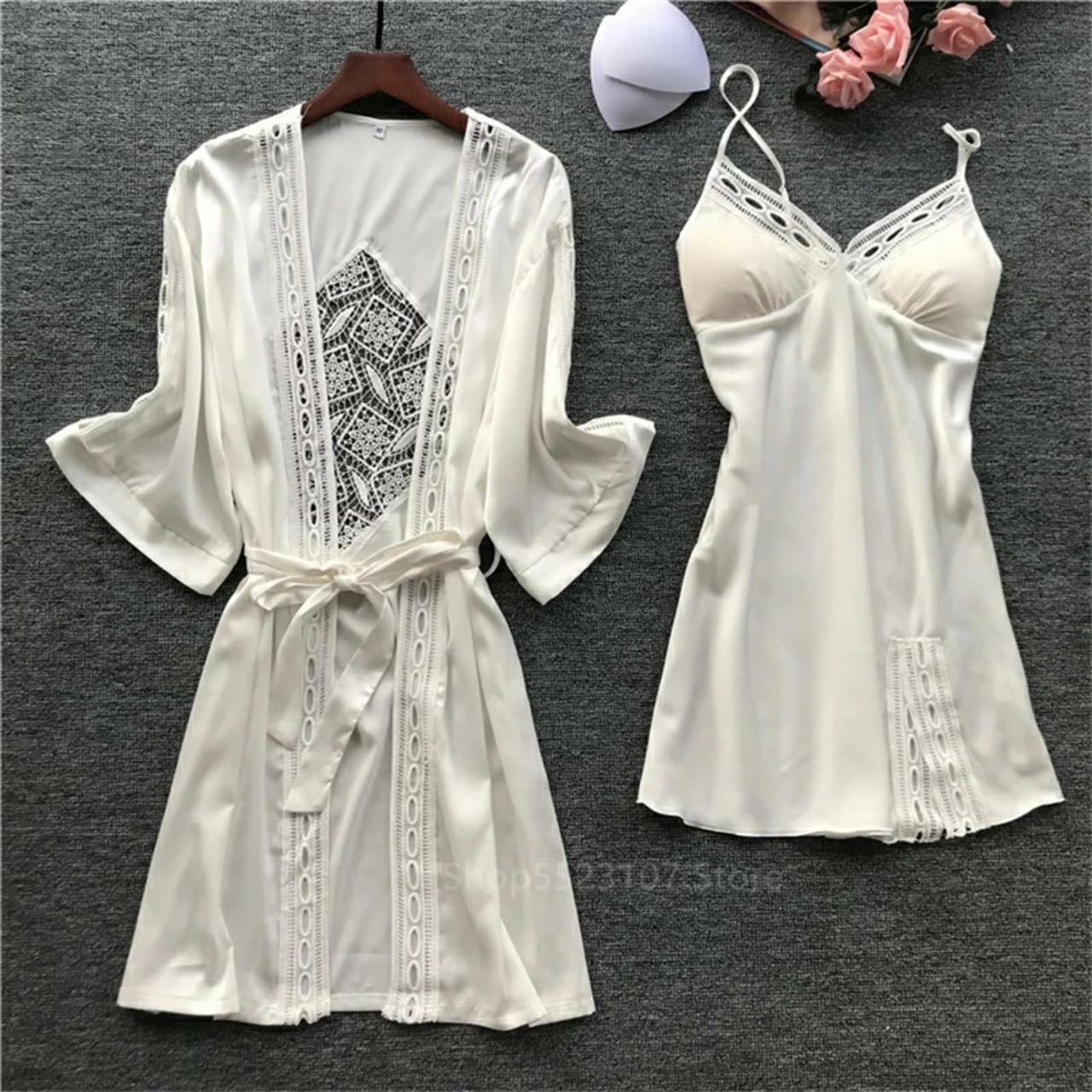 Комплект шелковый пеньюар и ночная рубашка белый размер 46 - фото 1 - id-p1290340832