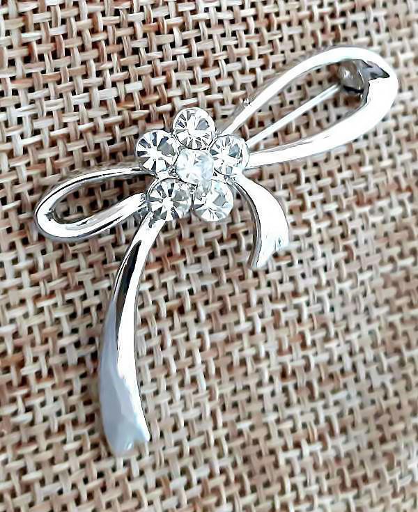 Брошка. Родій. Камені: білий циркон. Діаметр: 4 см.