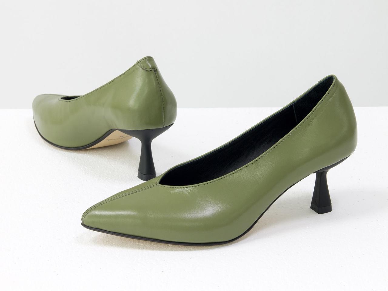 Дизайнерські туфлі рукавички glove shoes) на невисокою шпильці, шкіра фісташкового кольору