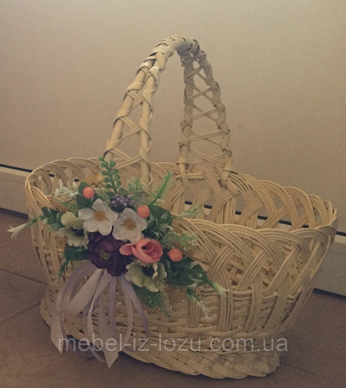 Великодня "Звичайна " з ручкою змійкою, бежева