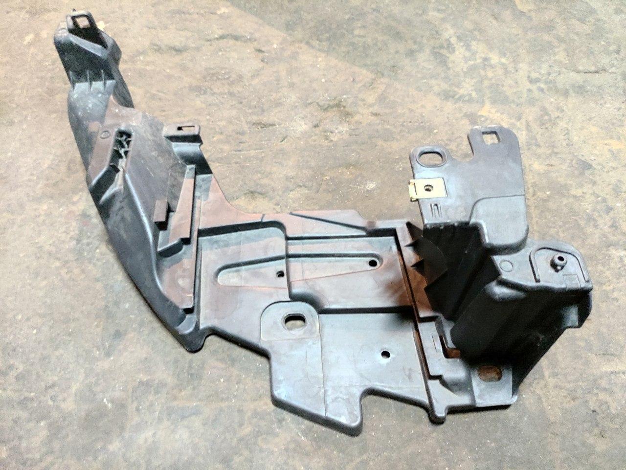 Кронштейн кріплення фари (правий) Renault Megane 3, 2008-2016, 622220003R (Б/У)