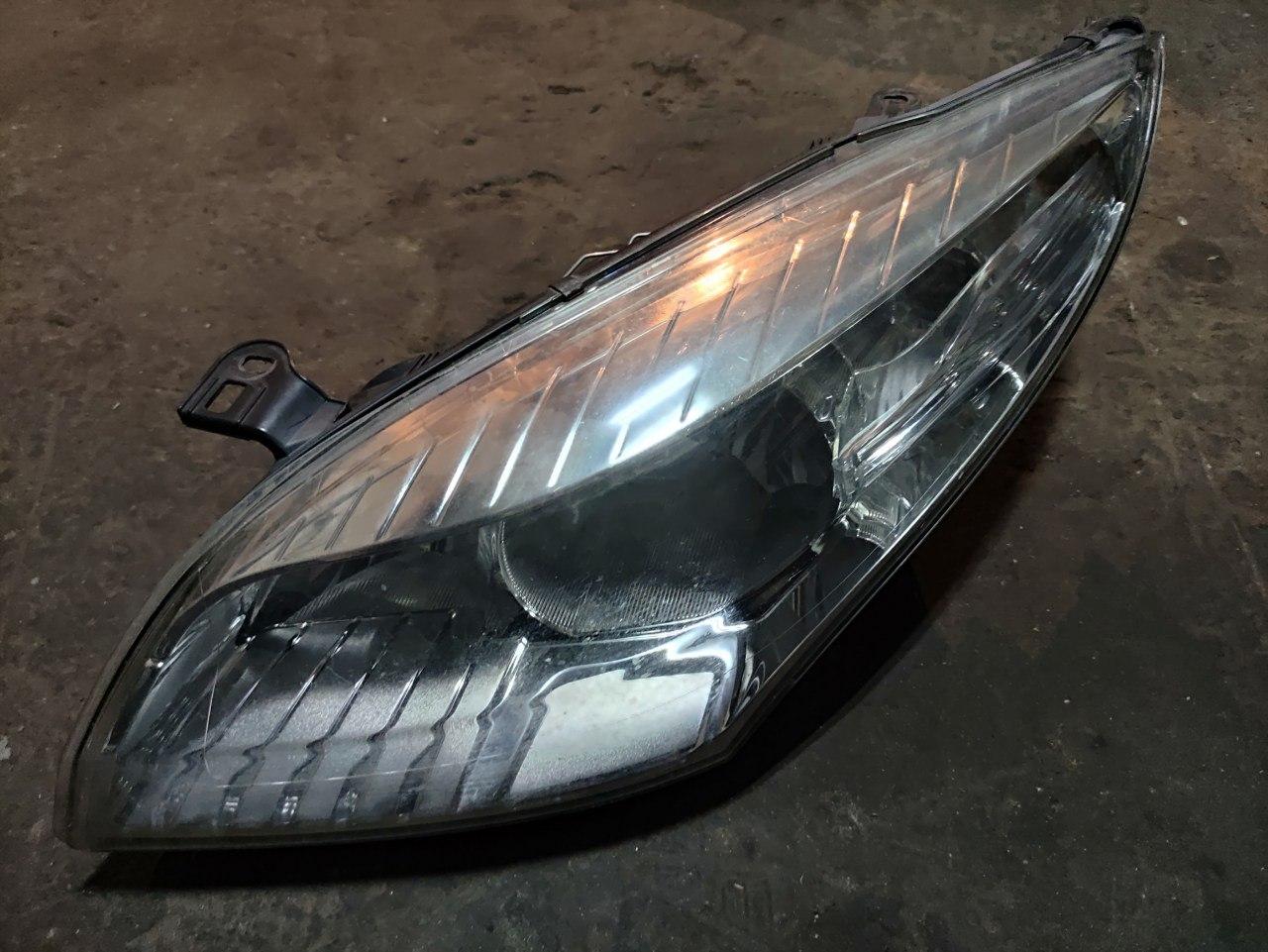 Фара передня ліва Renault Megane 3, 2008-2014, 260600017R (Б/У)