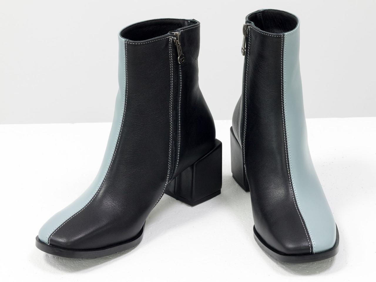 Класичні черевики чорного і сіро-блакитного кольору, на невисокому обтяжном підборах квадратної форми