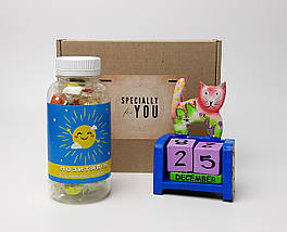 Подарунковий набір "Позитив у всьому": вічний календар "Кіт" і цукерки в баночці "Позитивин"