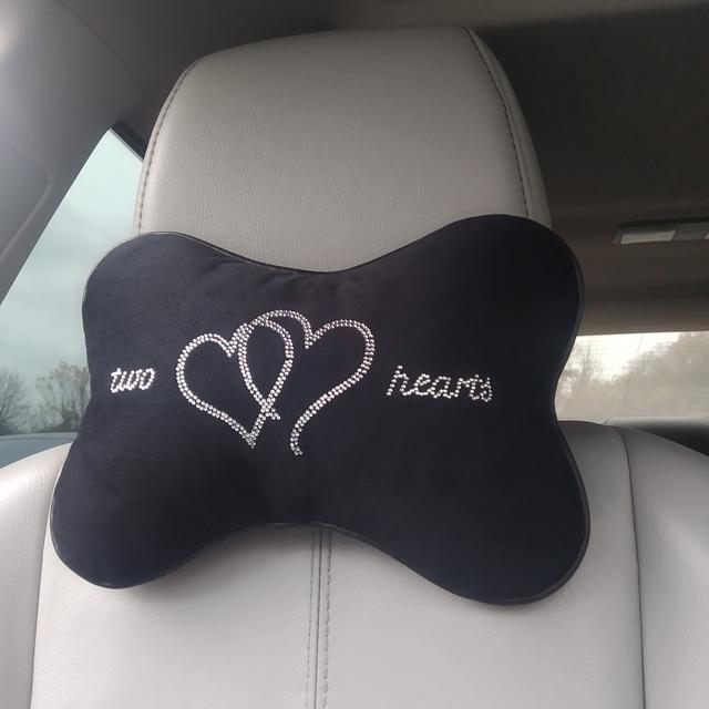 Декоративна подушка під голову