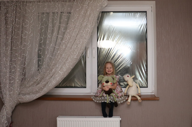 Монтаж МДФ подоконника фото Монтаж МДФ подоконника фото