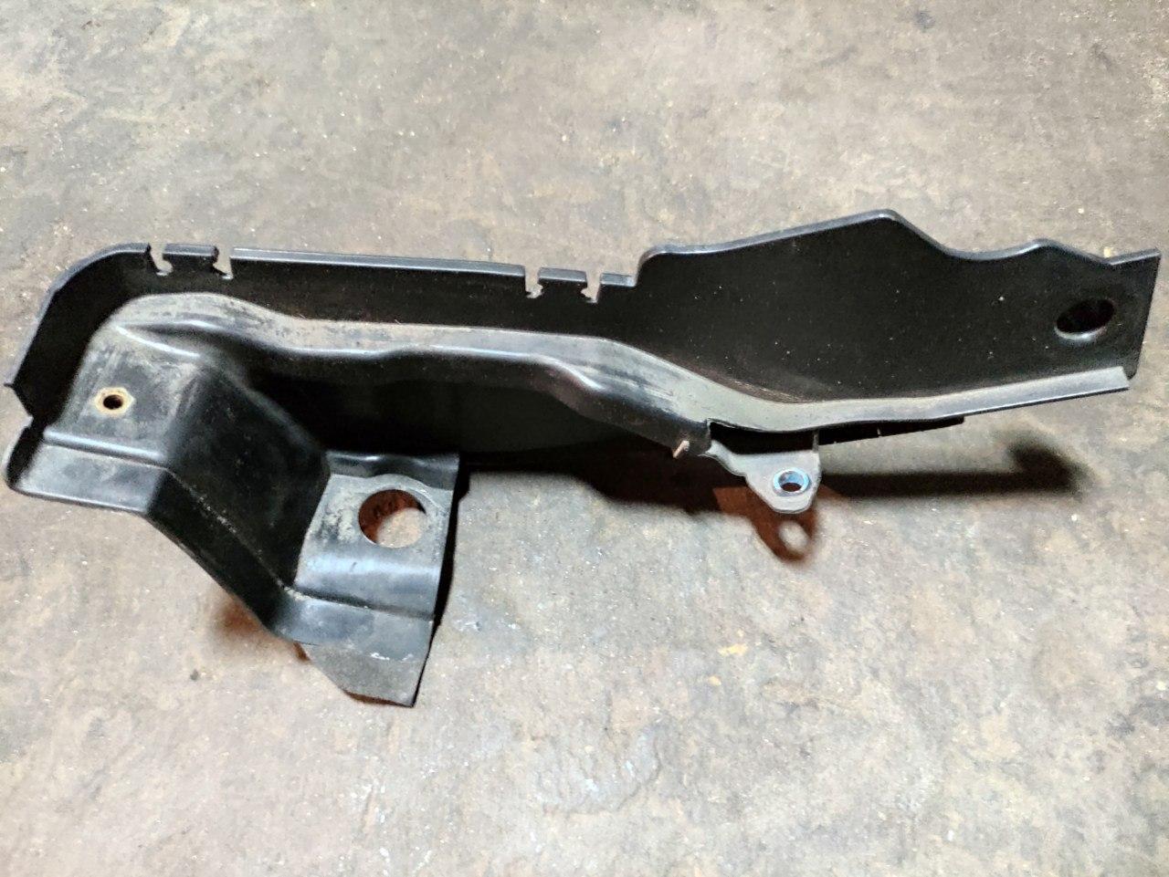 Накладка лобового скла (права) Renault Megane 2008-2016, 668620008R (Б/У)