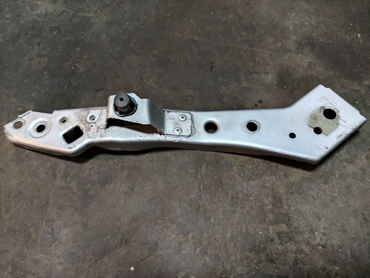 Кронштейн кріплення фари верхній (правий) Renault Megane 3, 2008-2016, 6251206D (Б/У)