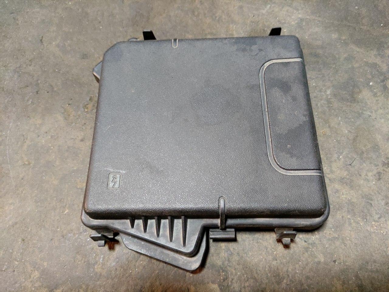 Кришка блоку запобіжників Renault Megane 3, 2008-2016, 284C4002R (Б/У)