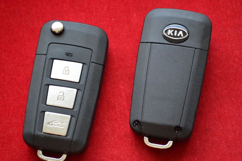 Ключ Kia викидний для переділки 3 кнопки без місця під батарейку, вид Plastik