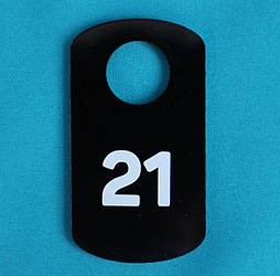 Жетон із нумерацією для роздягалок чорний